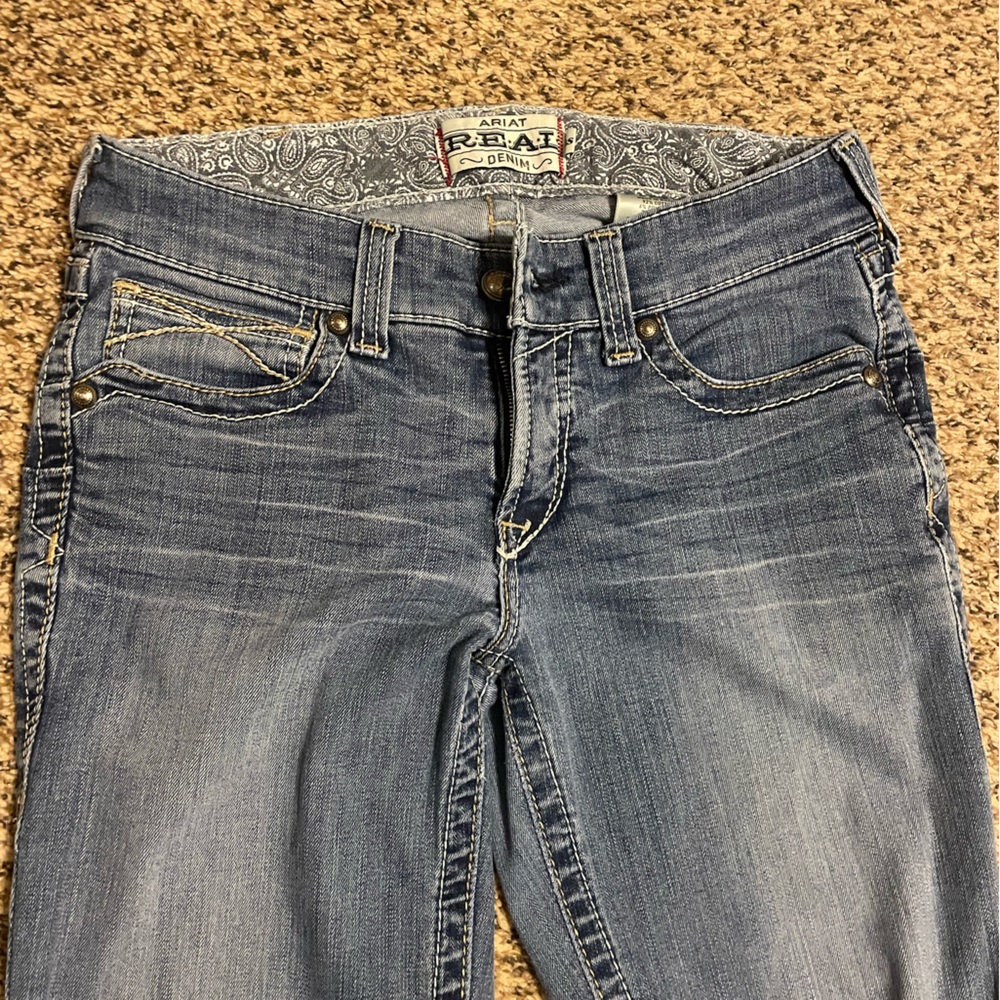 Women’s Ariat REAL jeans - Picture 2 of 3